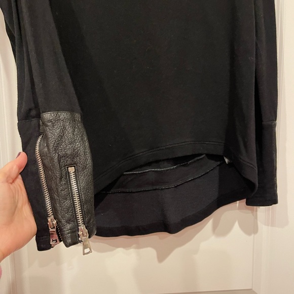 Soft Generation Love top with leather on the sleeves and on the back. - Picture 2 of 5